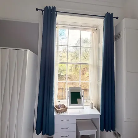 Prime Location Clifton 2 Bed Self Contained Spacious Garden *