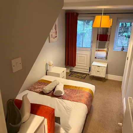 Prime Location Clifton 2 Bed Self Contained Spacious Garden * 布里斯托