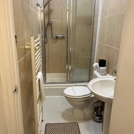 Prime Location Clifton 2 Bed Self Contained Spacious Garden *