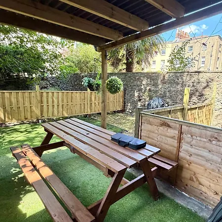 Daire Prime Location Clifton 2 Bed Self Contained Spacious Garden