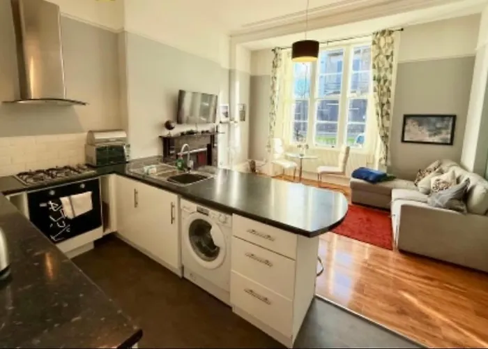 Prime Location Clifton 2 Bed Self Contained Spacious Garden * 布里斯托