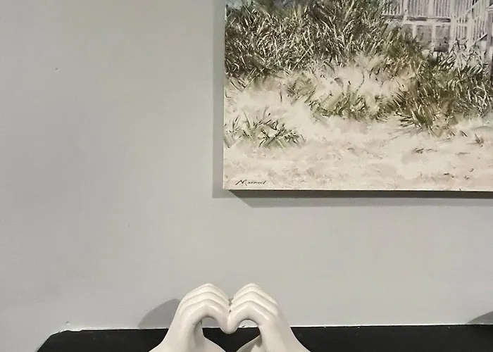 Prime Location Clifton 2 Bed Self Contained Spacious Garden